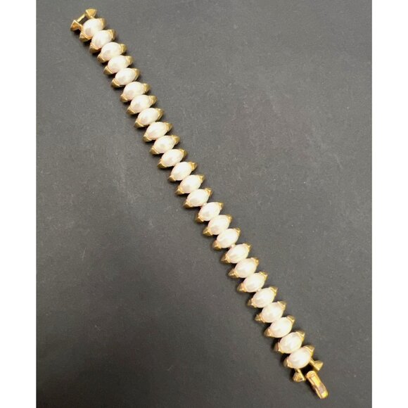 Vintage Crown Trifari Bracelet Gold Tone Faux Pearl Accents Foldover Clasp READ - Picture 5 of 8